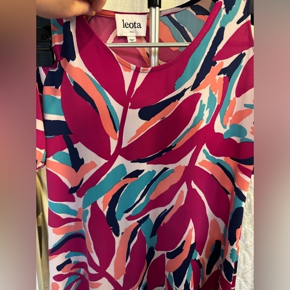 Leota Women’s Top size Small